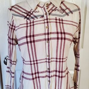 Shyanne button up top M cream and burgundy plaid